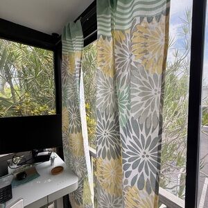 Green and Yellow Starburst Curtains with Dimensional Design